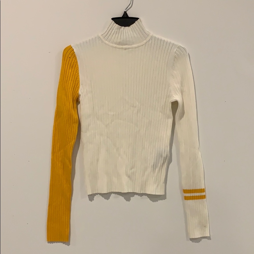 BNWT Ribbed Mockneck